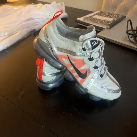 2019 Vapormax (never worn) main image 4
